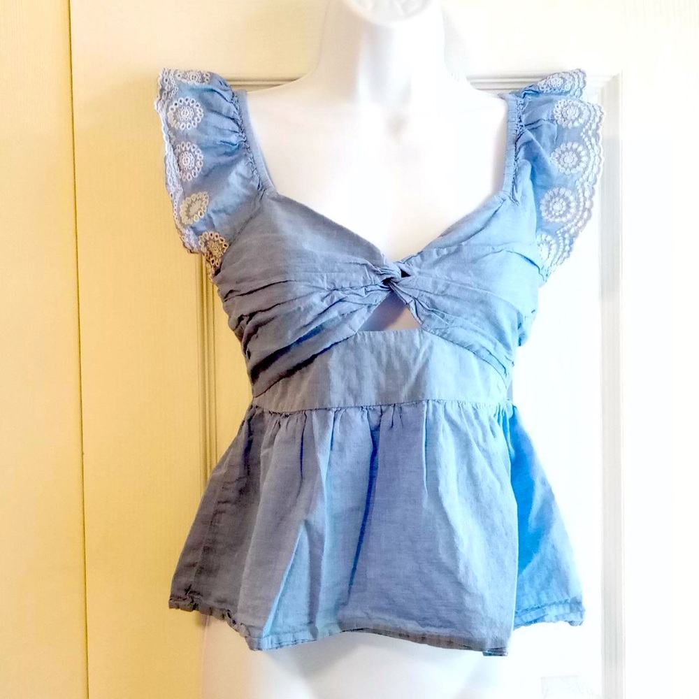 ❗️𝗣𝗥𝗜𝗖𝗘 𝗗𝗥𝗢𝗣❗️ Loft petite eyelet cutout blouse - size MP
